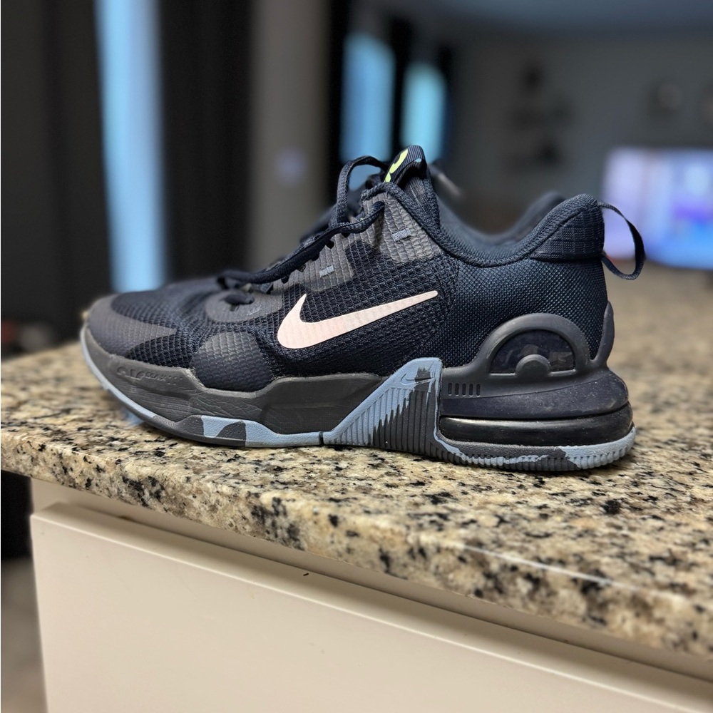 Nike Air Max Alpha Trainer 5 (Men’s 7 Women’s 9)